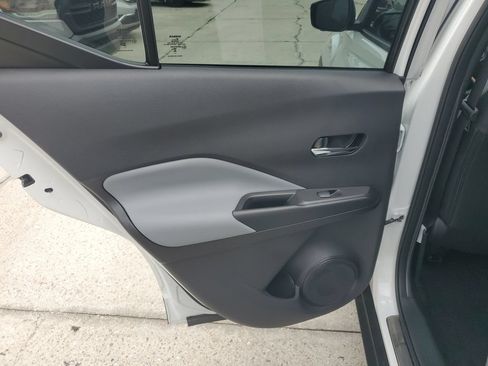 Used 2024 Nissan Kicks SR w/ SR Premium Package FWD image 18