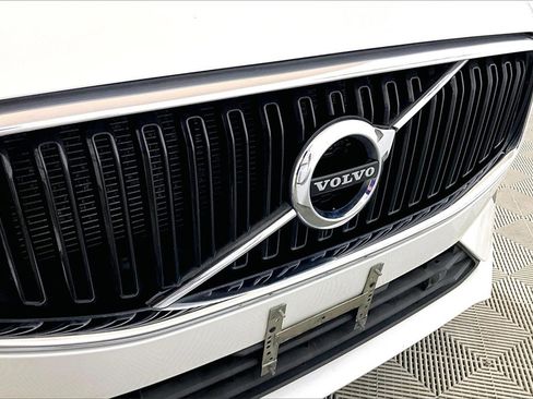 Used 2018 Volvo XC60 T5 Momentum w/ Vision Package image 23