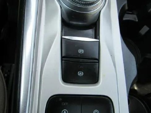 Used 2020 Ford Explorer XLT w/ Equipment Group 202A RWD image 21
