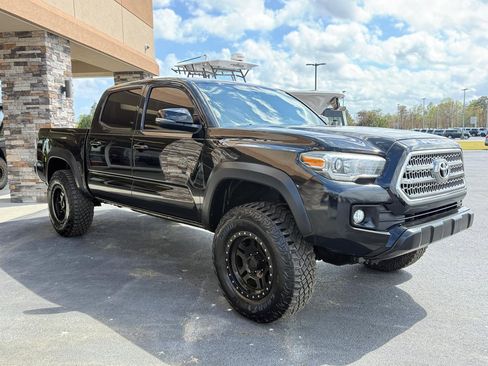 Used 2017 Toyota Tacoma TRD Off-Road w/ Tow Package image 3