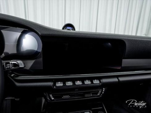 Used 2024 Porsche 911 Carrera T RWD image 28