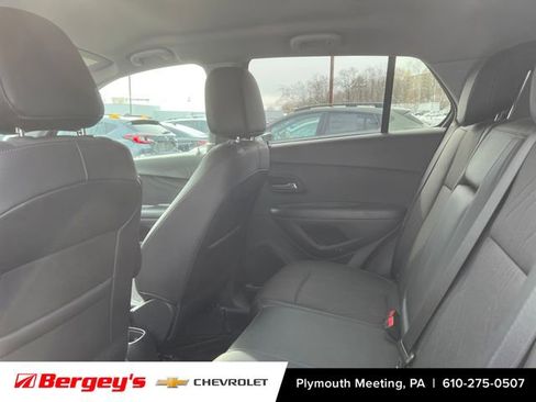 Certified 2022 Chevrolet Trax LT w/ LT Convenience Package image 10