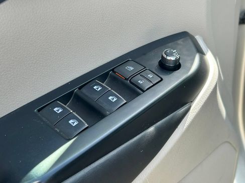 Used 2018 Toyota Highlander Limited FWD image 26
