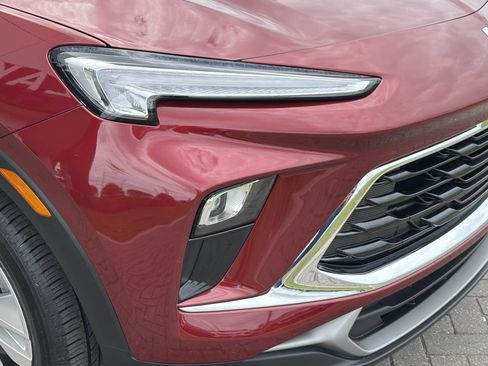 Certified 2024 Buick Encore GX Preferred w/ Comfort Package FWD image 8