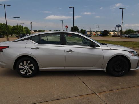 Used 2024 Nissan Altima 2.5 S FWD image 4