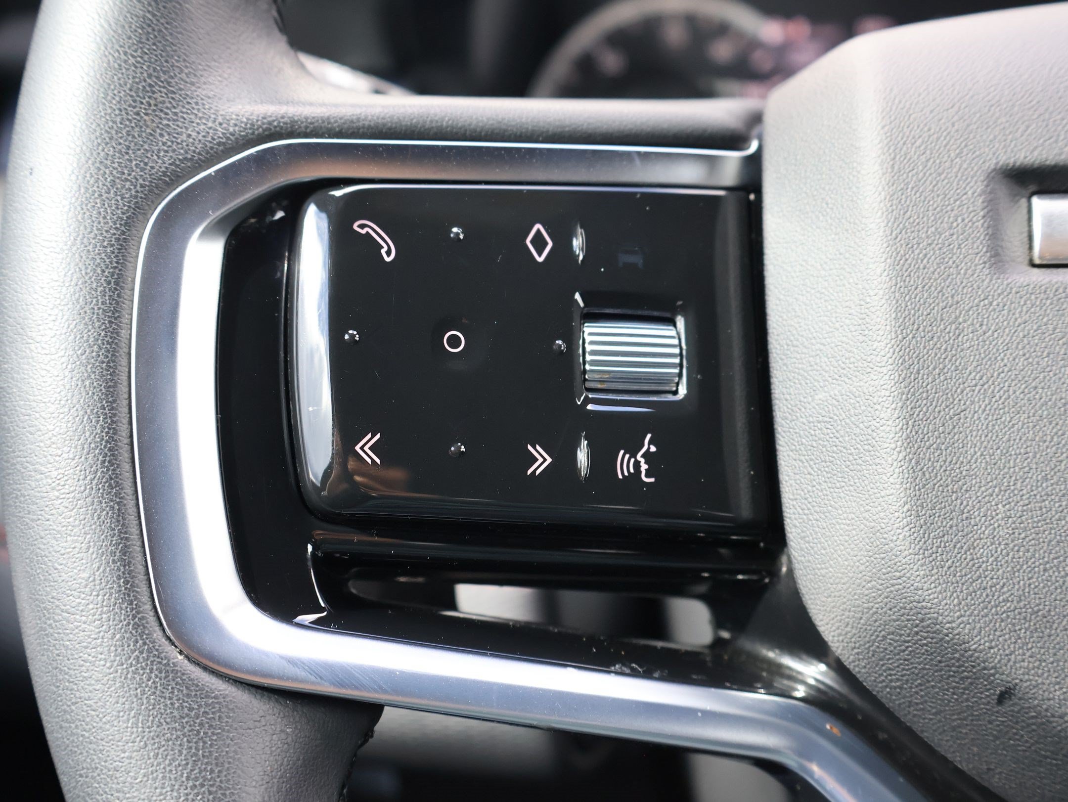 Used 2023 Land Rover Discovery Sport SE R-Dynamic AWD/4WD image 19