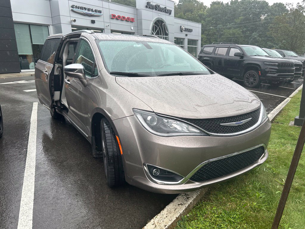 Used 2018 Chrysler Pacifica Limited w/ Tire & Wheel Group FWD image 1