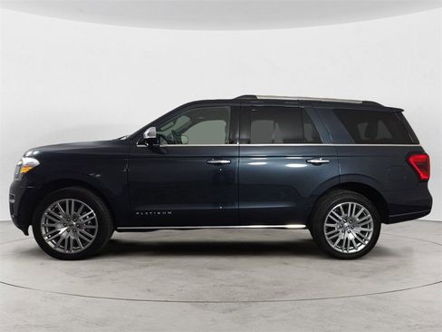 Used 2024 Ford Expedition Platinum image 2