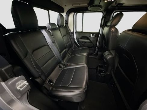 Used 2020 Jeep Gladiator Overland AWD/4WD image 23