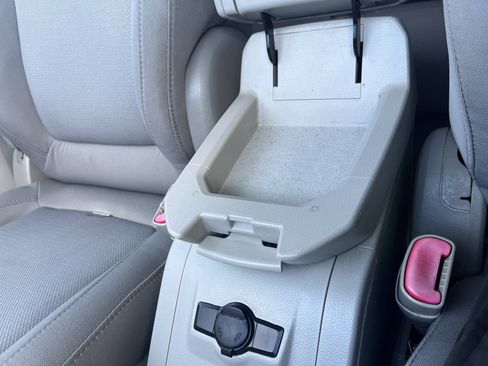 Used 2010 Saturn Vue XE image 27