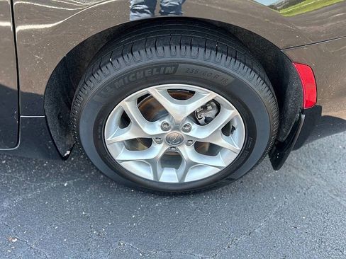 Used 2020 Chrysler Pacifica Touring-L Plus w/ Tire & Wheel Group image 5