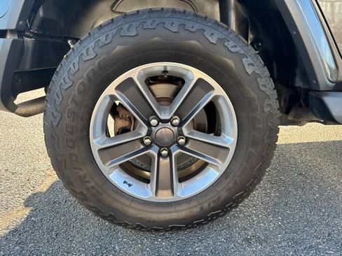 Used 2019 Jeep Wrangler Unlimited Sahara w/ Cold Weather Group AWD/4WD image 4