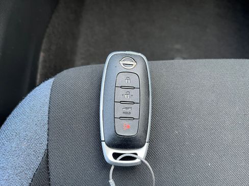 Used 2025 Nissan Versa SV image 21