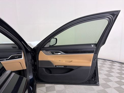 Used 2017 BMW 750i xDrive AWD/4WD image 31