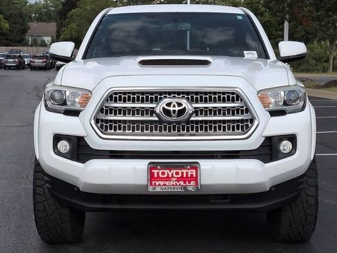 Used 2017 Toyota Tacoma TRD Sport w/ Tow Package (A/T) AWD/4WD image 4