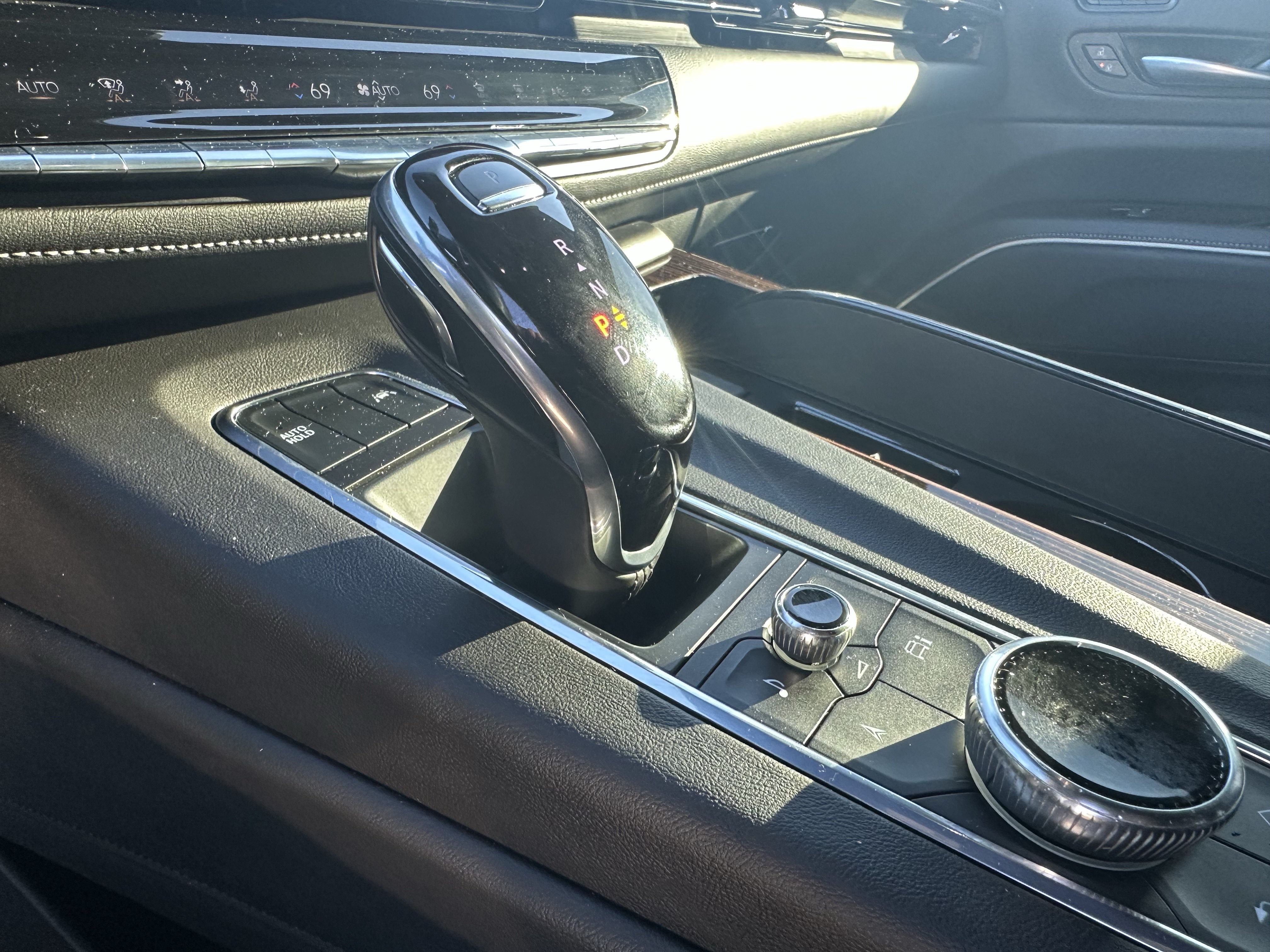 Used 2022 Cadillac Escalade Luxury AWD/4WD image 22