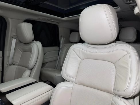 Used 2018 Lincoln Navigator Select AWD/4WD image 32