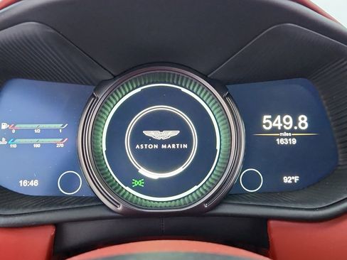 Used 2018 Aston Martin DB11 Coupe image 30