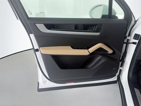 New 2026 Porsche Cayenne image 6