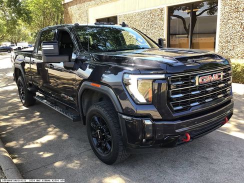 Used 2024 GMC Sierra 2500 AT4 w/ AT4 Preferred Package AWD/4WD image 4