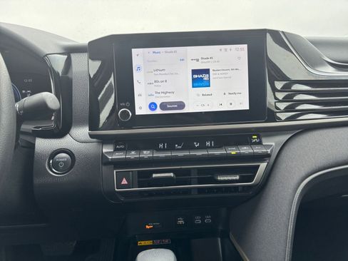 Used 2025 Toyota Camry LE image 18