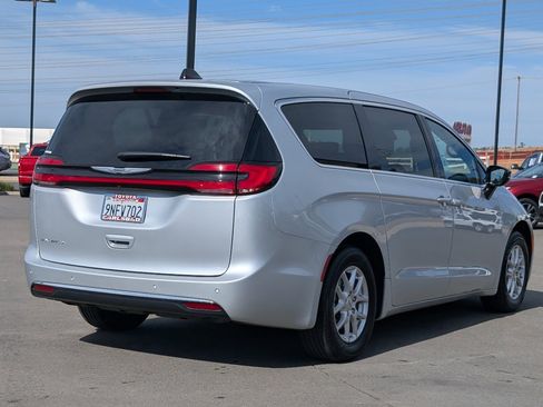 Used 2024 Chrysler Pacifica Touring image 13