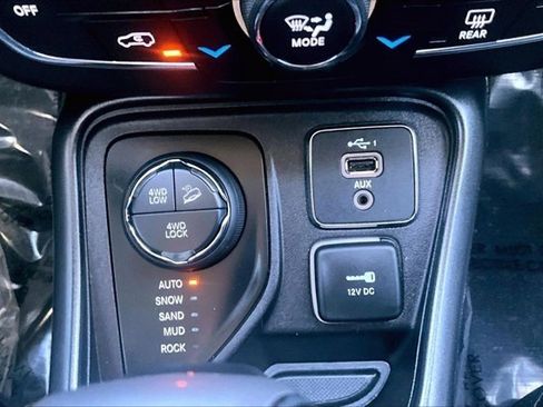 Used 2019 Jeep Compass Trailhawk image 16