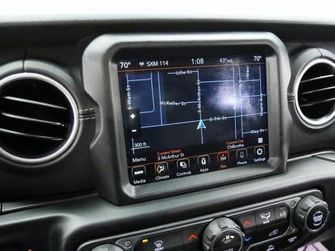 Used 2020 Jeep Gladiator Overland AWD/4WD image 29