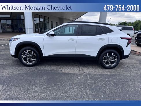 New 2026 Chevrolet Trax LT w/ LT Convenience Package FWD image 2