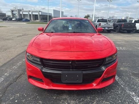 Used 2021 Dodge Charger SXT image 2