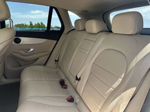 Used 2022 Mercedes-Benz GLC 300 image 27
