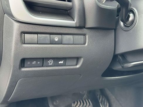 Used 2024 Nissan Rogue SV AWD/4WD image 9