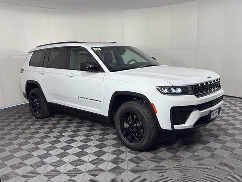 New 2026 Jeep Grand Cherokee L 4WD image 2