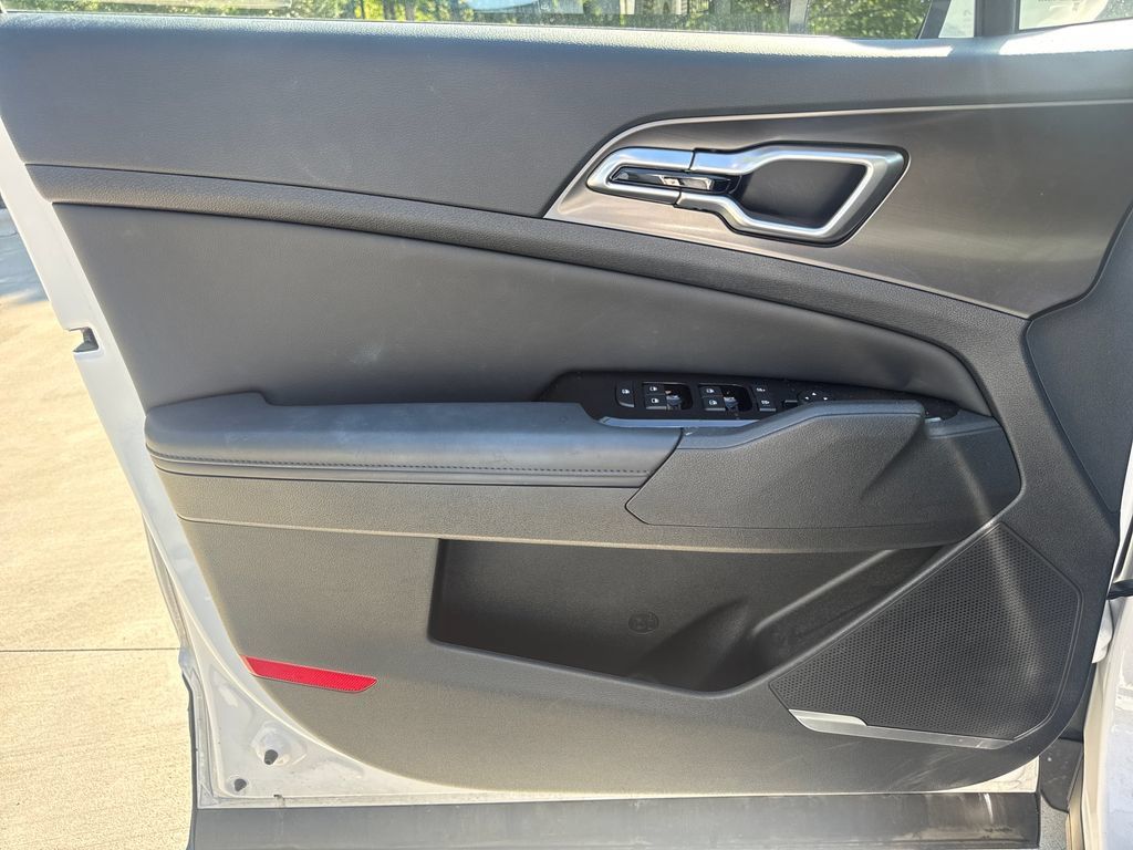 Used 2025 Kia Sportage EX w/ Premium Package FWD image 13