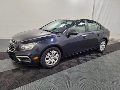 Used 2015 Chevrolet Cruze LS FWD image 2