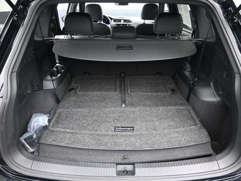 Used 2023 Volkswagen Tiguan SE R-Line FWD image 16