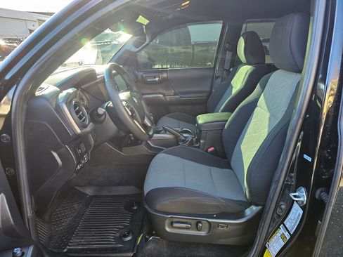 Used 2023 Toyota Tacoma TRD Off-Road image 19
