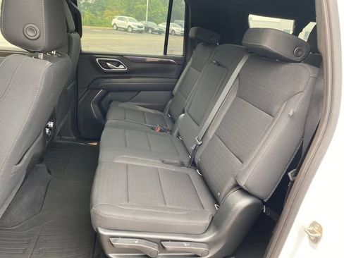 Used 2021 GMC Yukon XL SLE w/ Gmc Pro Safety Plus Package AWD/4WD image 18