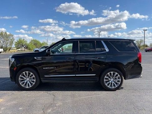 Used 2021 GMC Yukon Denali w/ Denali Premium Package image 2