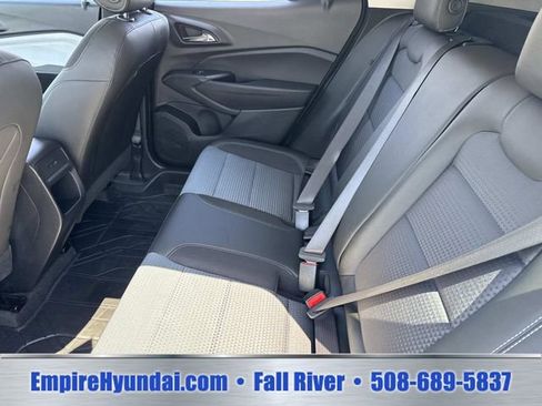Used 2025 Chevrolet Trax LT w/ Driver Confidence Package FWD image 15