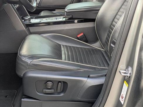 Used 2017 Land Rover Discovery First Edition image 15