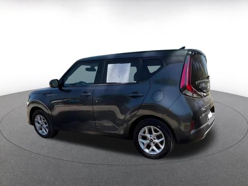 Used 2025 Kia Soul LX w/ LX Technology Package FWD image 10