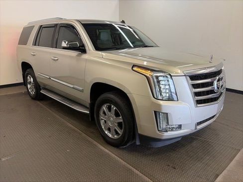Used 2015 Cadillac Escalade Luxury image 1