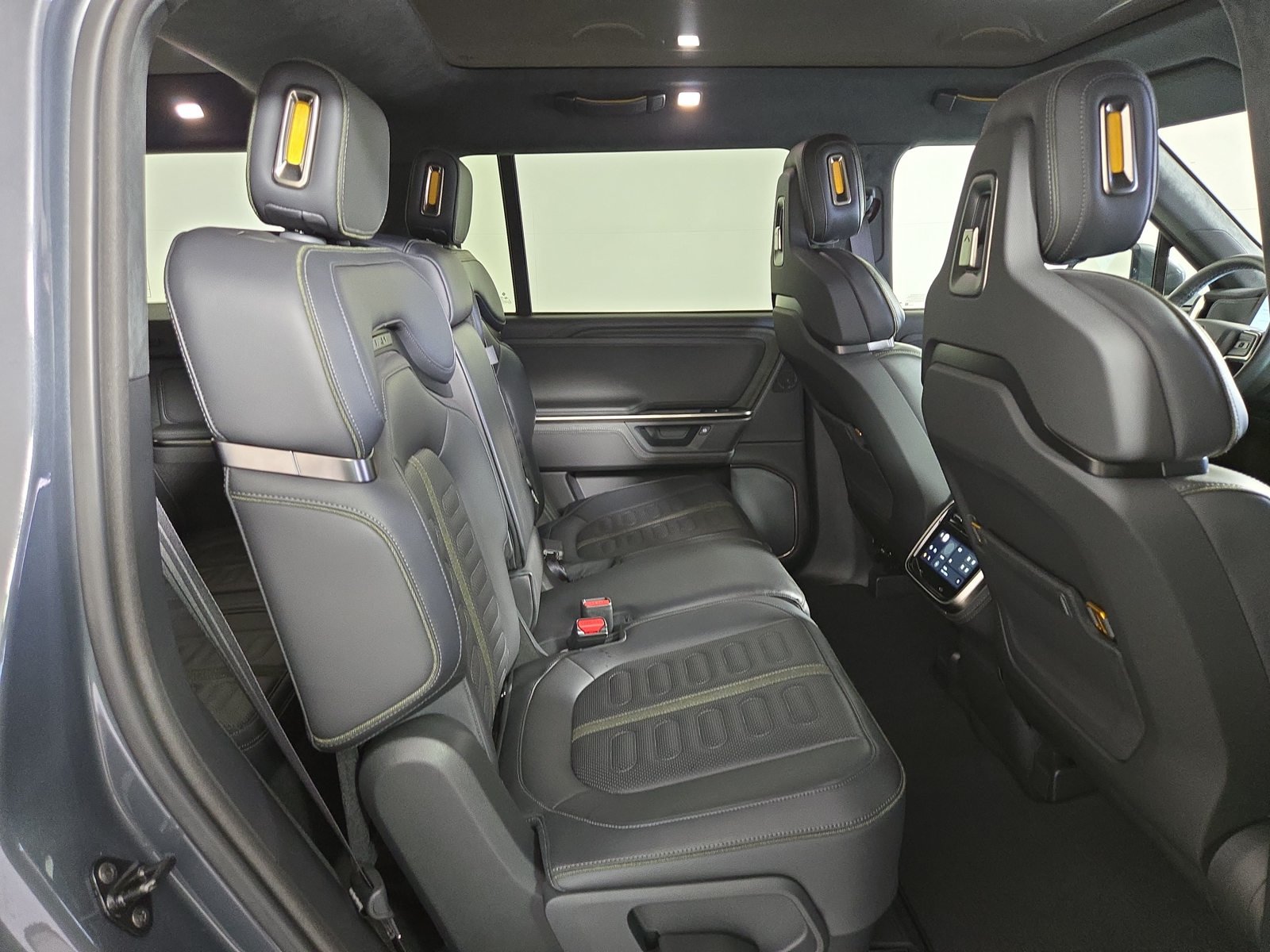Used 2025 Rivian R1S Adventure Dual AWD/4WD image 23