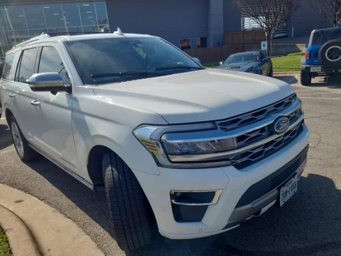 Used 2023 Ford Expedition Platinum image 2