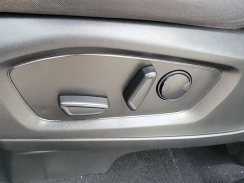 Certified 2020 Ford Explorer XLT RWD image 20