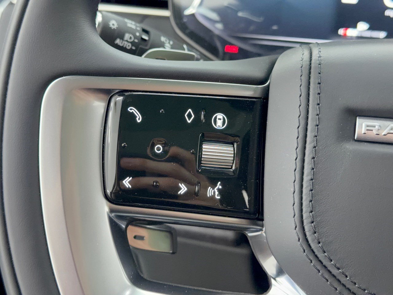 New 2026 Land Rover Range Rover SE AWD/4WD image 18
