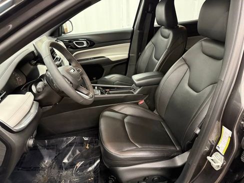 Used 2024 Jeep Compass Limited image 5