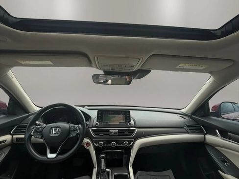 Used 2018 Honda Accord Touring image 12