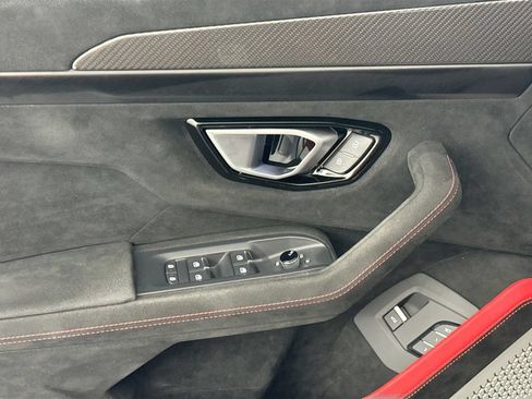 Used 2024 Lamborghini Urus Performante AWD/4WD image 18